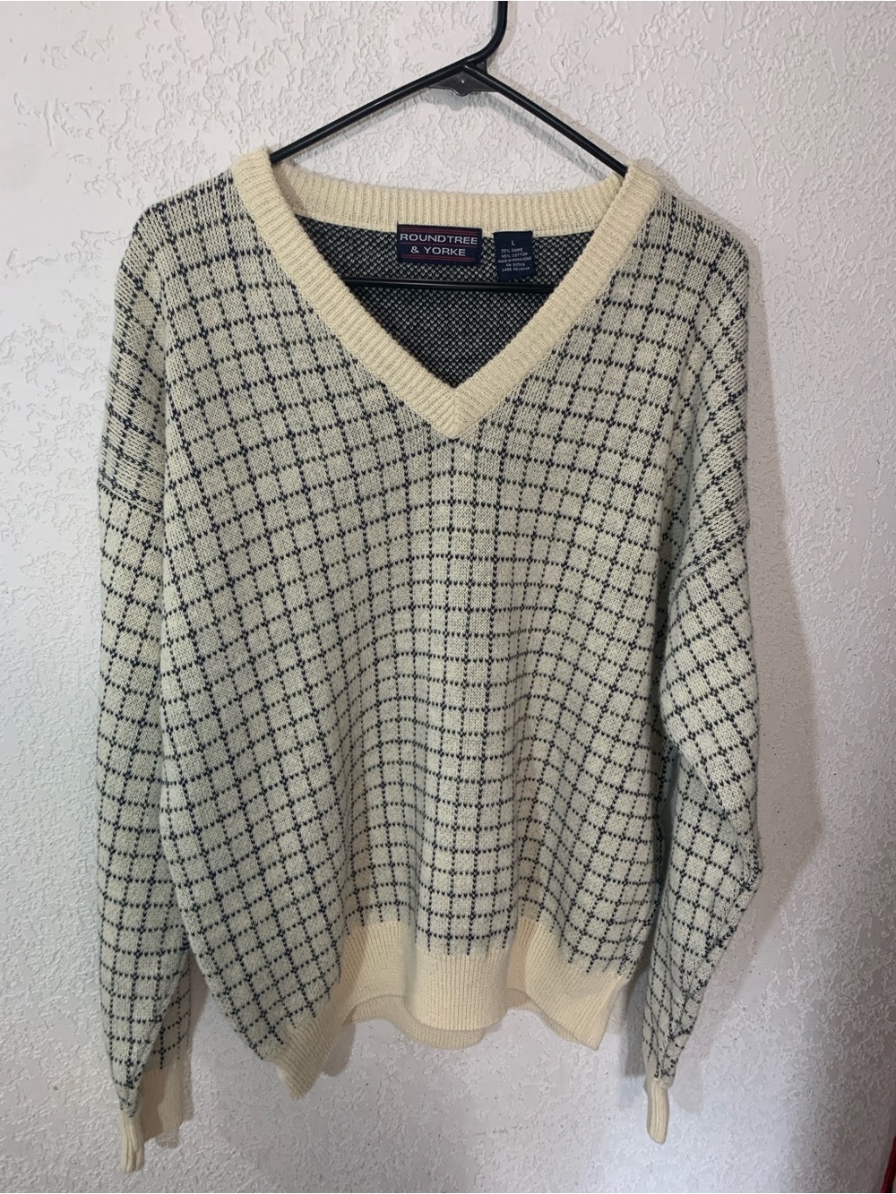 Roundtree & Yorke Cream V-Neck Sweater with Navy Windowpane